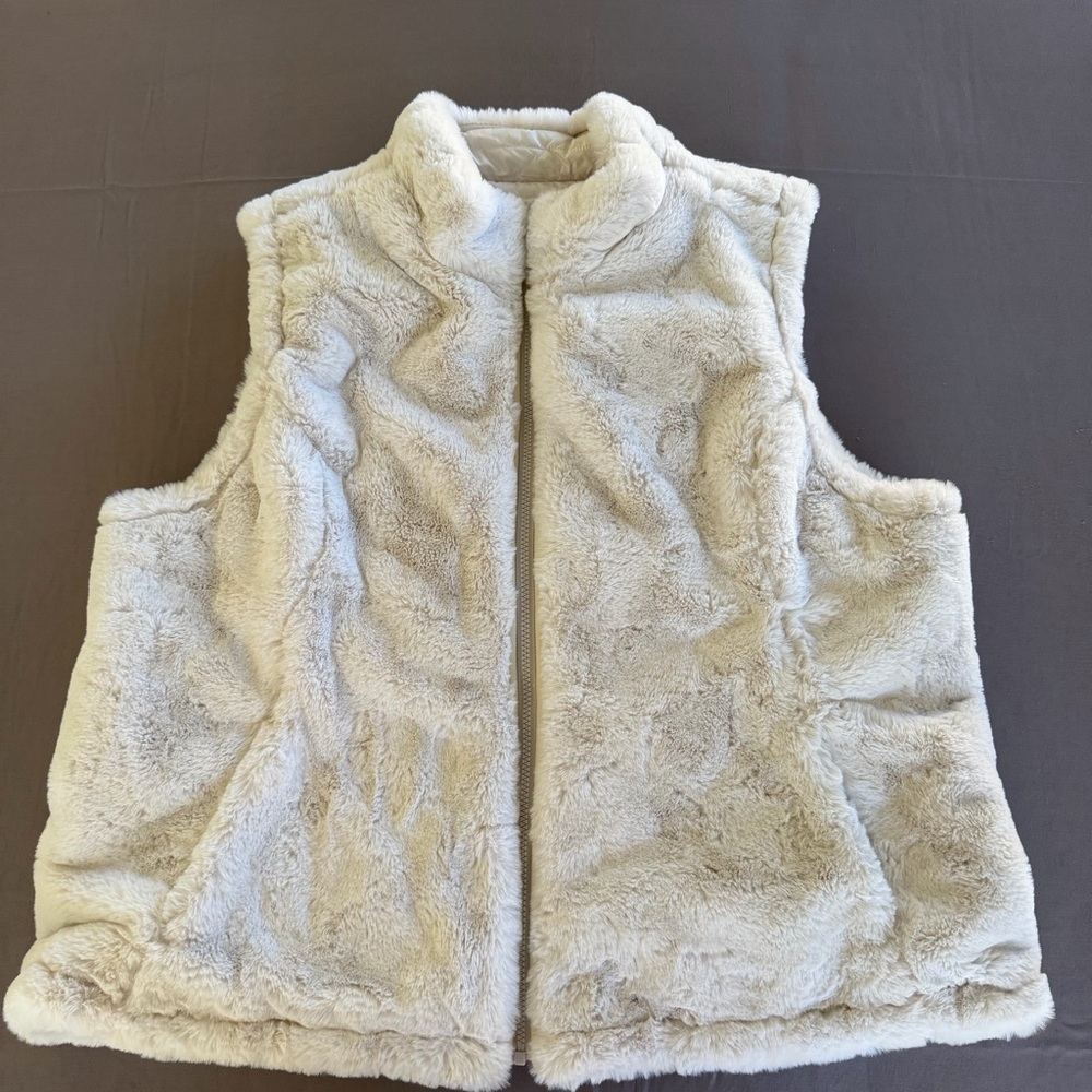 Nicole Miller Cream Faux Fur Vest - Cozy Zip Front